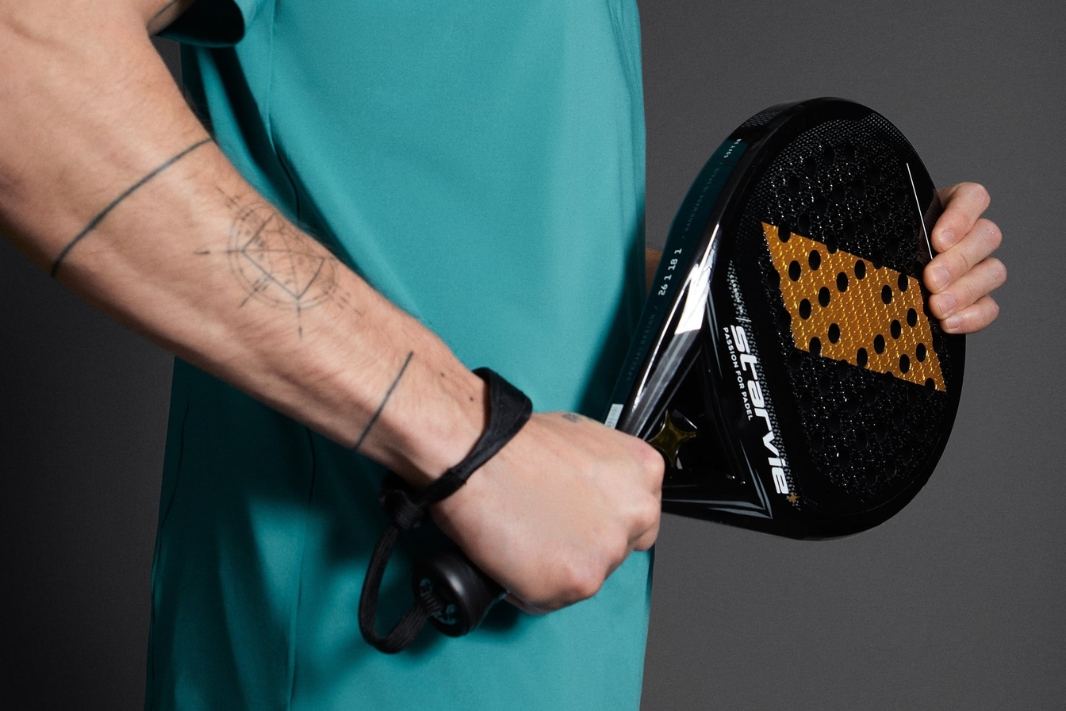 Klädföretaget Zara satsar på padel — tar fram eget racket