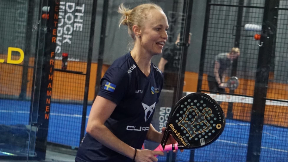 Åsa Eriksson Krüeger spelar SPT med 15-åriga Juni Sjöland