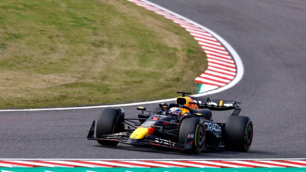 Gräsbrand under sprintkvalet i Kinas Grand Prix