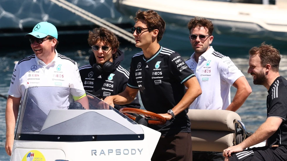 George Russell och Kimi Antonelli fortsätter hos Mercedes i Formel 1 2026